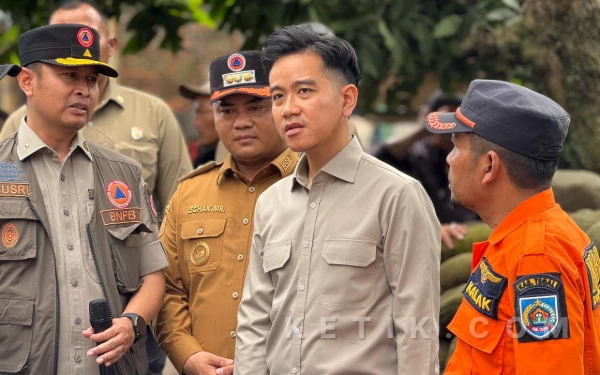 Thumbnail Berita - Wapres Gibran Tinjau Bencana Tanah Bergerak Tegal, 2.426 Jiwa Mengungsi