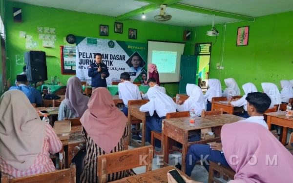 Thumbnail Berita - Belasan Siswa MTs Walisongo Ulujami Pemalang Ikuti Pelatihan Jurnalistik