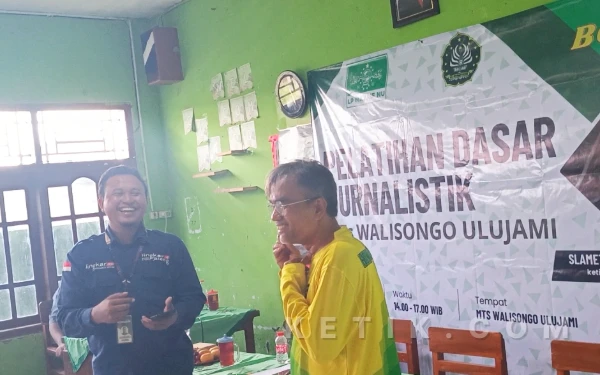 Thumbnail Berita - Tingkah Wakabid Kurikulum Bikin Peserta Pelatihan Jurnalistik MTs Walisongo Ulujami Pemalang Kian Seru