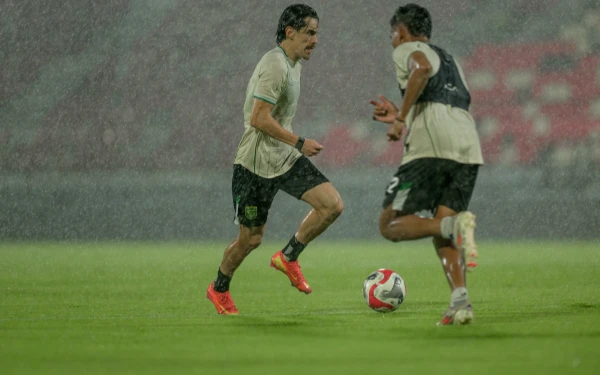 Thumbnail Berita - Lawan Bali United, Bernardo Tavares Sebut Pemain Persebaya Kurang Bugar