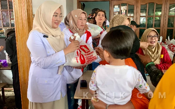 Thumbnail Berita - Disambut Antusias, Gerindra Kota Batu Salurkan 1.500 Paket Sembako Murah ke Warga