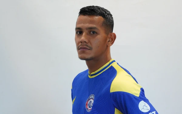 Thumbnail Berita - Perkuat Lini Pertahanan, Arema FC Rekrut Leo Guntara