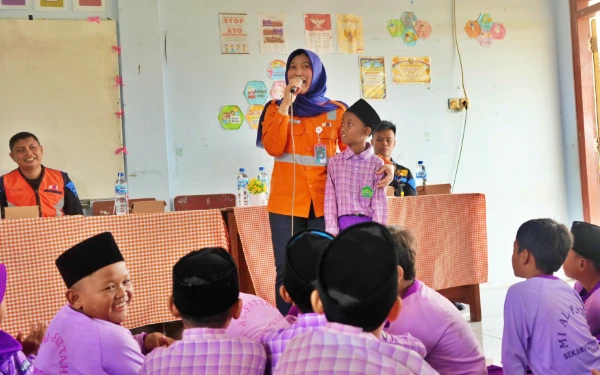 Thumbnail Berita - Cegah Vandalisme, KAI Daop 7 Madiun Ajak Pelajar Jadi Agen Keselamatan KA