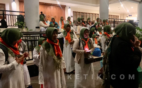 Thumbnail Berita - Jelang Mujahadah Kubro 1 Abad NU, Ribuan Jemaah Harlah 1 Abad NU Sudah Padati Transit UM Malang