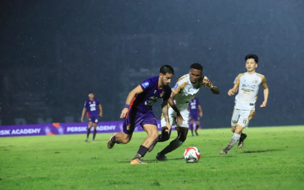 Thumbnail Berita - Tumbangkan Dewa United 2-1, Persik Kediri Perpanjang Rekor Kemenangan Kandang