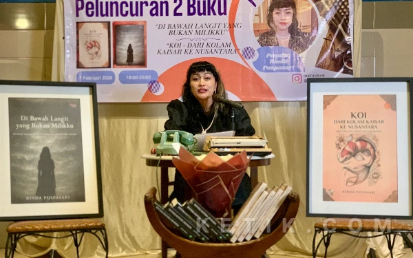 Thumbnail Berita - Rinda Puspasari, Ibu Rumah Tangga di Malang Luncurkan Dua Buku Berbeda Genre Sekaligus