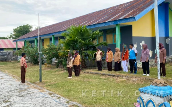 Thumbnail Perkuat Karakter Siswa, SMPN 3 Halmahera Selatan Gelar Upacara Pembukaan dan Pelantikan Pramuka