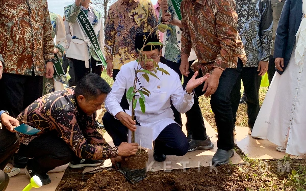 Thumbnail Berita - Raih Rekor MURI dan Groundbreaking Edu Park, Menag: UIN Malang Lembah yang Penuh Berkah