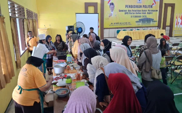 Thumbnail Berita - Serap Aspirasi Emak-Emak, Anggota DPRD Jatim Cak Hadi Perkuat Ekonomi UMKM