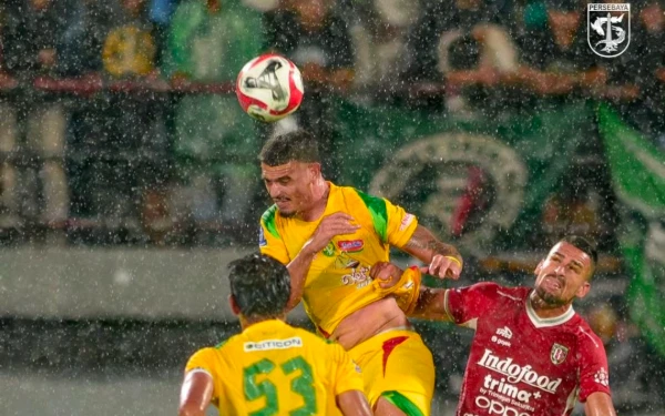 Thumbnail Berita - Luapan Bahagia Gustavo Fernandes Jalani Debut di Persebaya, Langsung Bawa 3 Poin