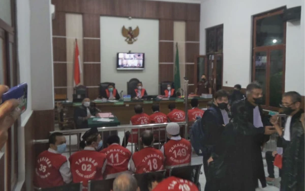 Thumbnail Berita - Babak Baru "Siwalan Party",  25 Terdakwa Mulai Jalani Sidang Perdana di PN Surabaya