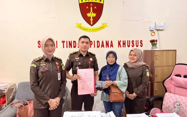 Thumbnail Berita - Kejari OKI Terima Rp68,6 Juta Uang Titipan Kasus Korupsi KUR BSI, Sinyal Pemulihan Aset Negara Dimulai