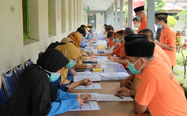 Thumbnail Berita - Deteksi Dini Penularan HIV, Ratusan Warga Binaan Lapas Malang Jalani Tes VCT Mobile