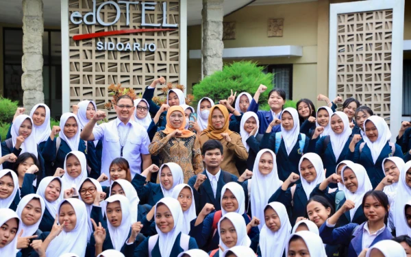 Thumbnail Berita - KEREN! SMKN 1 Buduran Curi Perhatian Gubernur Khofifah Lewat Kompetensi Vokasi Unggulan