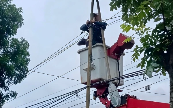 Thumbnail Berita - Tingkatkan Keamanan dan Kenyamanan Warga, DPUPR Kota Batu Tambah 352 PJU dan PJL