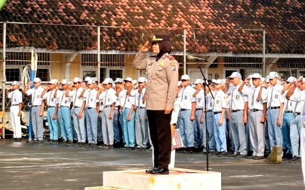 Thumbnail Berita - Polres Pasuruan Ajak Pelajar Jauhi Perundungan dan Narkoba dalam Program Police Goes to School