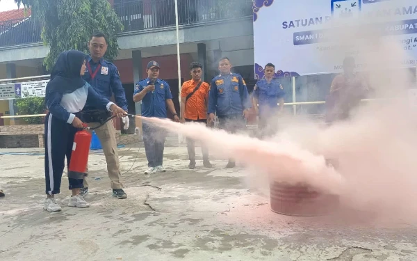 Thumbnail Berita - Dibuka Anggota DPRD Jatim, BPBD Jatim Awali Kegiatan SPAB 2026 di SMAN 1 Dawarblandong Mojokerto