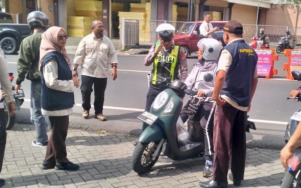 Thumbnail Berita - Operasi Gabungan Satlantas-Bapenda Kota Batu, Sasar Pajak Mati dan SIM Kedaluwarsa