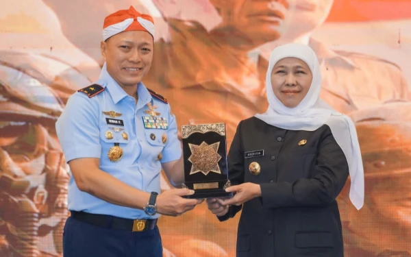 Thumbnail Berita - Sarasehan PASIS Seskoau! Gubernur Khofifah Tegaskan Integrasi Kekuatan Matra Kunci Ketahanan Nasional dan Ketahanan Pangan