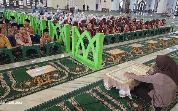 Thumbnail Berita - Masjid Al-Akbar Surabaya Buka Majelis 'One Day One Khatam' Setiap Sore Selama Ramadan