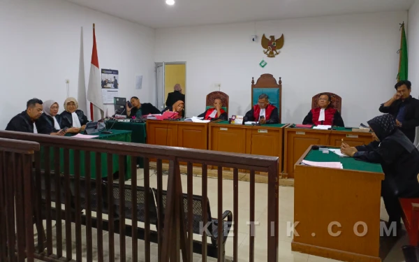 Thumbnail Berita - Lolos Hukuman Mati, Dua Terdakwa Narkotika Sabu dan Ekstasi 13 Kg Divonis 20 Tahun Penjara