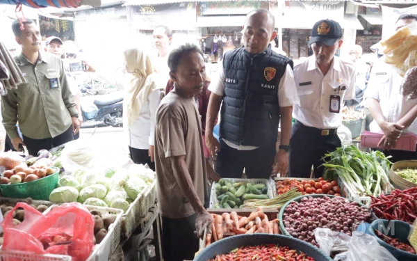 Thumbnail Berita - Jelang Ramadhan, Satgas Pangan Polres Bondowoso Sidak Pasar Pantau Harga Sembako