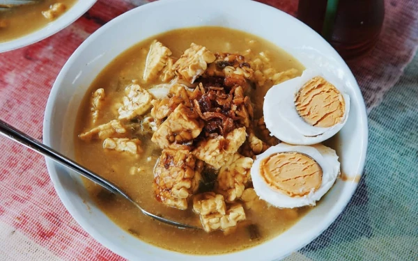 Thumbnail Berita - Orem-orem Khas Arema, Kuliner Legendaris Malang yang Konsisten Jaga Cita Rasa Sejak 1995