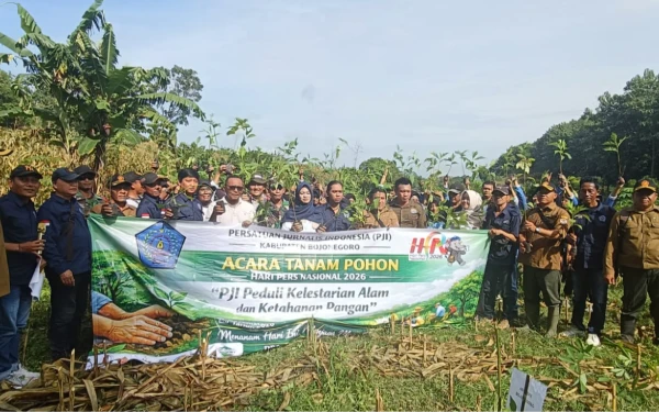 Thumbnail Berita - HPN 2026, PJI Bojonegoro Tanam 600 Bibit Pohon di Gondang untuk Ketahanan Pangan