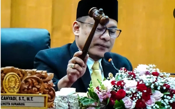 Thumbnail Berita - DPRD Surabaya Nilai Parkir Nontunai dan Satgas Antipreman Jadi Langkah Strategis Pemkot