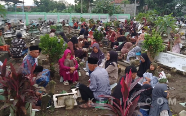 Thumbnail Berita - Sambut Ramadan 1447 H, Warga Sumberdadi Tulungagung Gelar Tradisi Geren