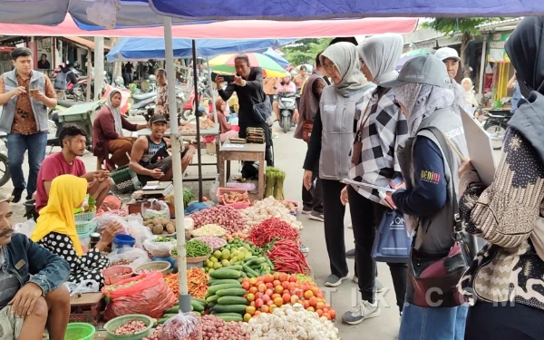 Thumbnail Berita - Pastikan Harga Bapok Stabil, Bapanas RI Sidak Pasar Pamenang Pare Kediri Jelang Ramadan 2026