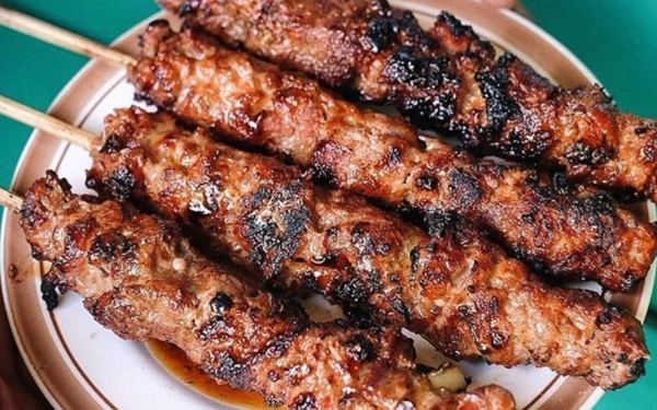 Thumbnail Berita - Pesona Kuliner Lawas di Malang: Warung Sate Gebug 1920 Tak Pernah Sepi Pengunjung