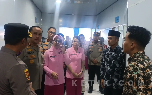 Thumbnail Berita - Presiden Prabowo Groundbreaking SPPG Polri, Dapur MBG Milik Yayasan Kemala Bhayangkari di Bedilan Gresik Ikut Diresmikan