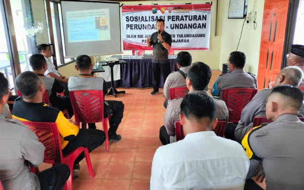 Thumbnail Berita - Perkuat Profesionalisme, Seksi Hukum Polres Tulungagung Sosialisasikan KUHP Baru