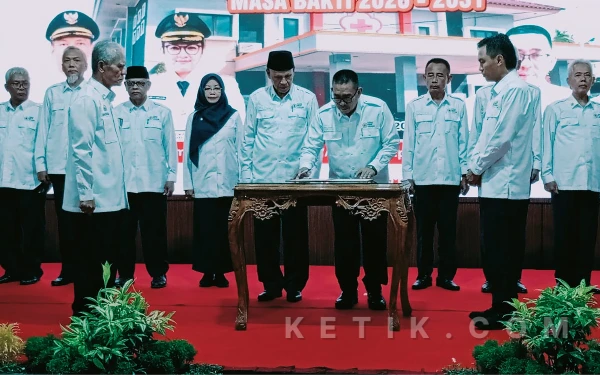 Thumbnail Berita - Dilantik Jadi Ketua PMI Cilacap 2026-2031, Farid Berkomitmen Terdepan dan Tercepat Dalam Misi Kemanusiaan