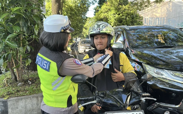 Thumbnail Berita - Waspada Potensi Cuaca Ekstrem, Polresta Malang Kota Imbau Pemotor Tingkatkan Kewaspadaan