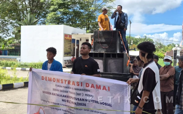 Thumbnail Berita - Hipma SBT Gelar Aksi Unjuk Rasa di Kantor DPRD Kota Sorong Terkait Penonaktifan BPJS Kesehatan PBI