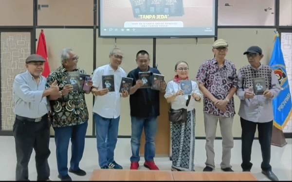 Thumbnail Berita - PWI Jatim dan Warumas Luncurkan Dua Buku di Momentum HPN 2026 dan HUT ke-80 PWI