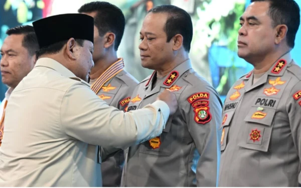 Thumbnail Berita - Prabowo Anugerahkan Tanda Kehormatan RI saat Peresmian 1.072 SPPG dan Gudang Pangan