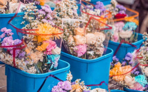 Thumbnail Berita - Sumber Perayaan Valentine's Day Itu Adalah Jalan Kayoon Surabaya, Ada Mawar Merah hingga Buket Kreatif