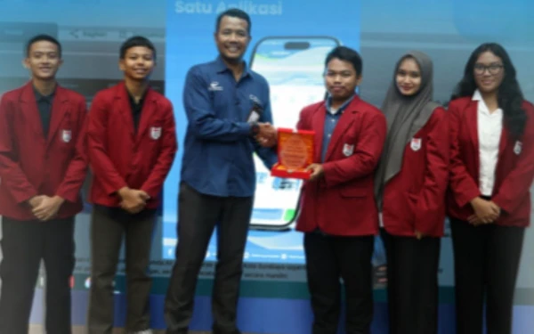 Thumbnail Berita - Siswa SMK Telkom Malang Pelajari Transformasi Digital di Perumda Air Minum Surya Sembada Surabaya