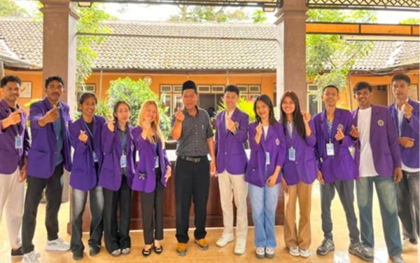 Dukung Reformasi Birokrasi, Mahasiswa Administrasi Publik Unitri Bantu Implementasi Satu Data di Desa Banturejo