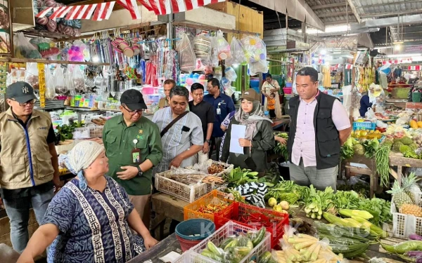 Thumbnail Berita - Sidak Pangan di Kendal, Harga Cabai Tembus Rp82 Ribu dan Temuan Praktik 'Minyakita Kawin'