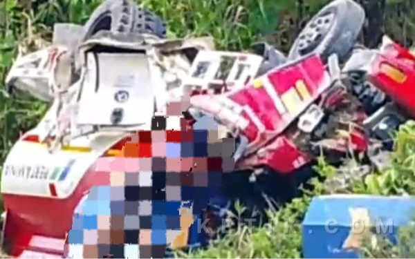 Thumbnail Berita - Kecelakaan Maut Truk Pengangkut BBM Pertamina, Dua Orang Meninggal Dunia