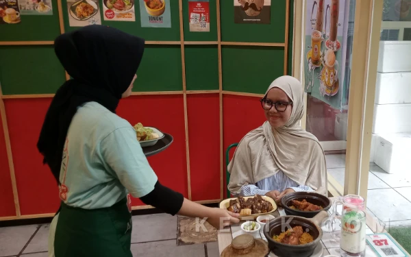 Thumbnail Berita - Ah Pek Kopitiam Malang Luncurkan Menu Nasi Kebuli Claypot Spesial Ramadan untuk Warga Malang