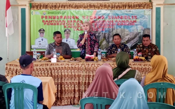 Thumbnail Berita - Ringankan Beban Korban Banjir Kaliwungu, Pemkab Kendal Salurkan Ribuan Paket Beras