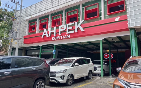 Thumbnail Berita - Nuansa Malaysia Hadir di Malang, Ah Pek Kopitiam Tawarkan Pengalaman Kuliner dan Claypot Rice Otentik