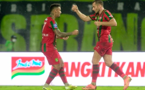 Thumbnail Berita - Ditaklukkan Bhayangkara FC 1-2, Rekor Tak Terkalahkan Persebaya Terhenti