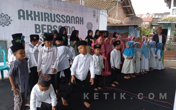 Thumbnail Berita - Sambut Ramadan, Ratusan Santri di Tlogopayung Kendal Meriahkan Akhirussanah dengan Pawai Ta’aruf