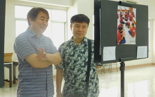 Thumbnail Berita - Simple Art Installation: Gaya Baru Mahasiswa STIKES Katolik St. Vincentius A. Paulo Surabaya Menyuarakan Kreativitas dan Design Thinking